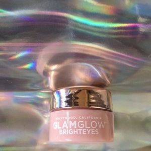GLAMGLOW Bright eyes.